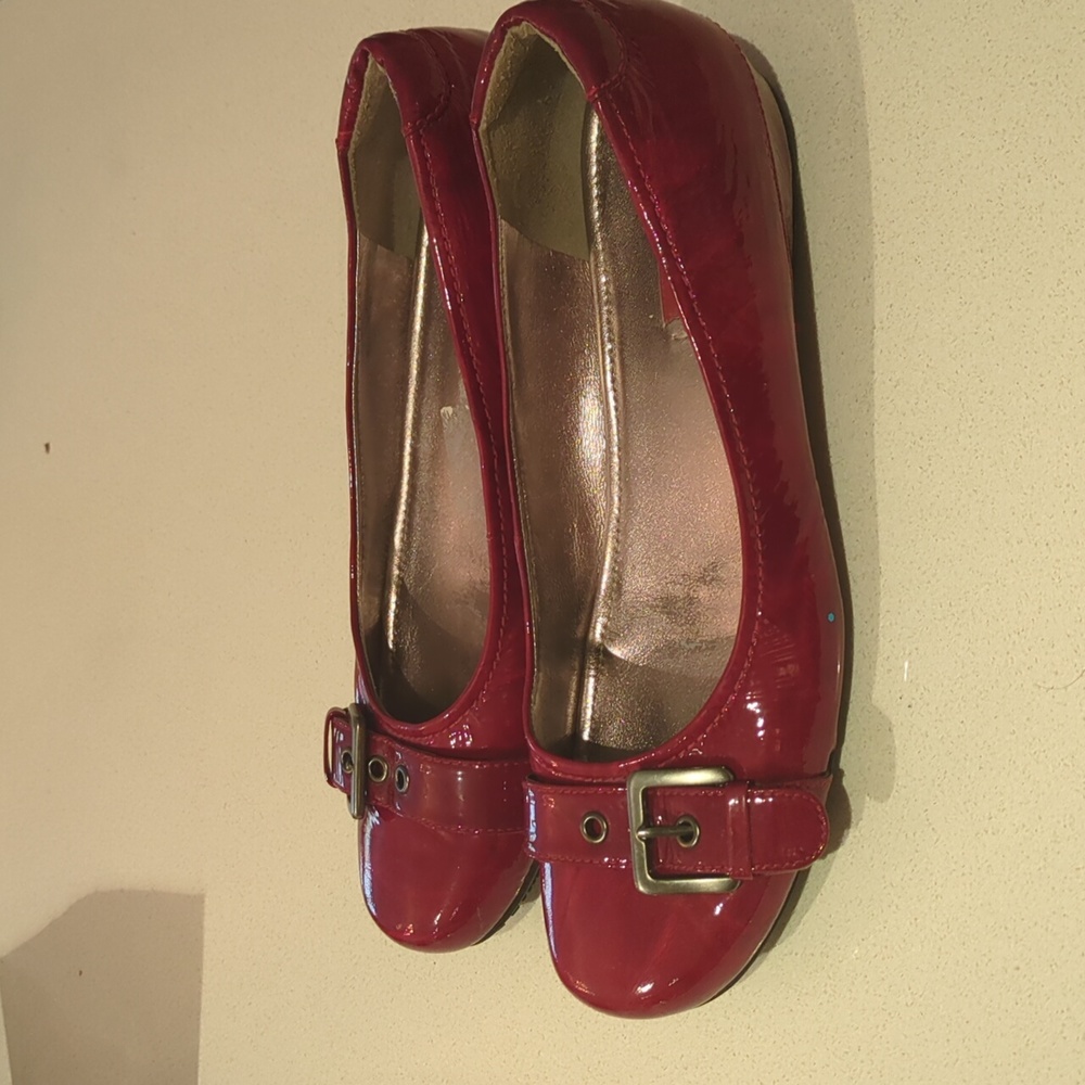 Ecco Red Patent Leather Ballet Flats with Buckle - Picture 2 of 3